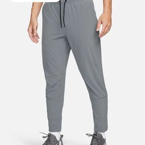 Nike Men's Dri-FIT Zippered Cuff Versatile Pants
